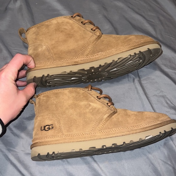 Women Ugg boots - Picture 2 of 3